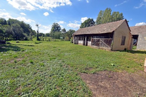 (BBA) Teilrenoviertes Bauernhaus mit großem Grundstück &amp; Nebengebäuden (FER2710)