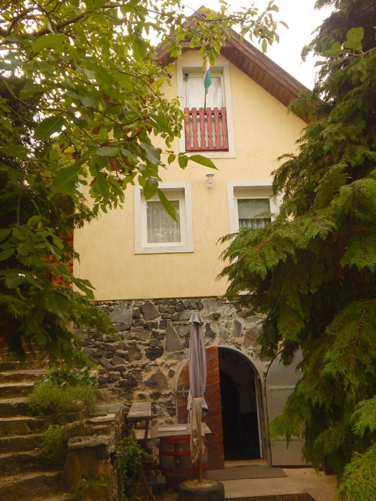 (ABA) Idealer Rückzugsort in Ungarn: Weinberghaus mit Panoramablick (EH001)