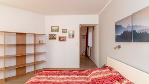 (AAA) Solides, helles Apartmenthaus in sehr guter Lage (33772-2)
