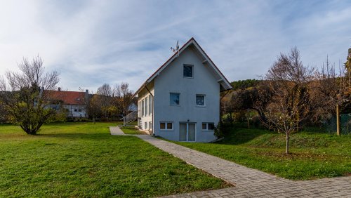 (AAA) Solides, helles Apartmenthaus in sehr guter Lage (33772-2)