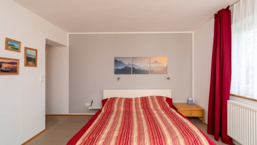 (AAA) Solides, helles Apartmenthaus in sehr guter Lage (33772-2)