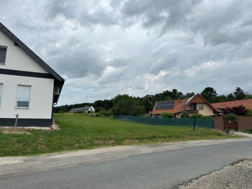 (A-A) Baugrundstück mit Panoramablick auf den Plattensee (IN1470)