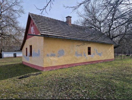 () Alter Bauernhof mit mehr als 8 Hektar Wald/Land (ROG07)