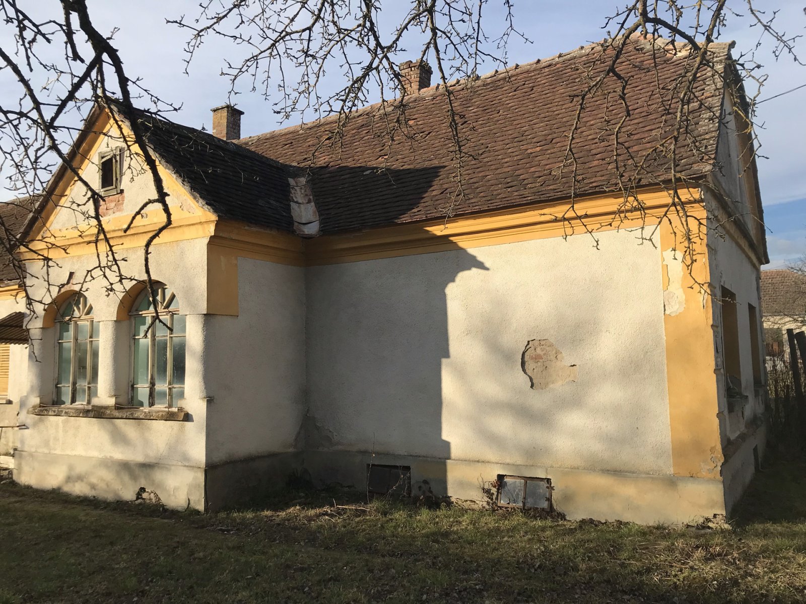 (ACA) Renovierungsbedürftiges Haus mit großem Grundstück & Scheune