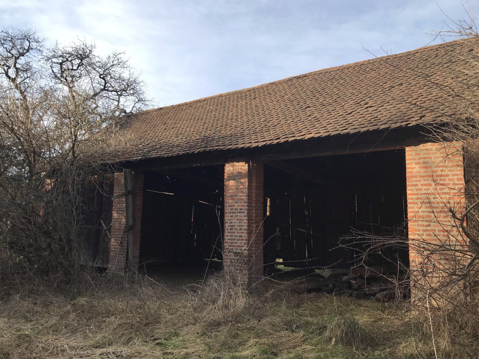 (ACA) Renovierungsbedürftiges Haus mit großem Grundstück & Scheune (IMM529)