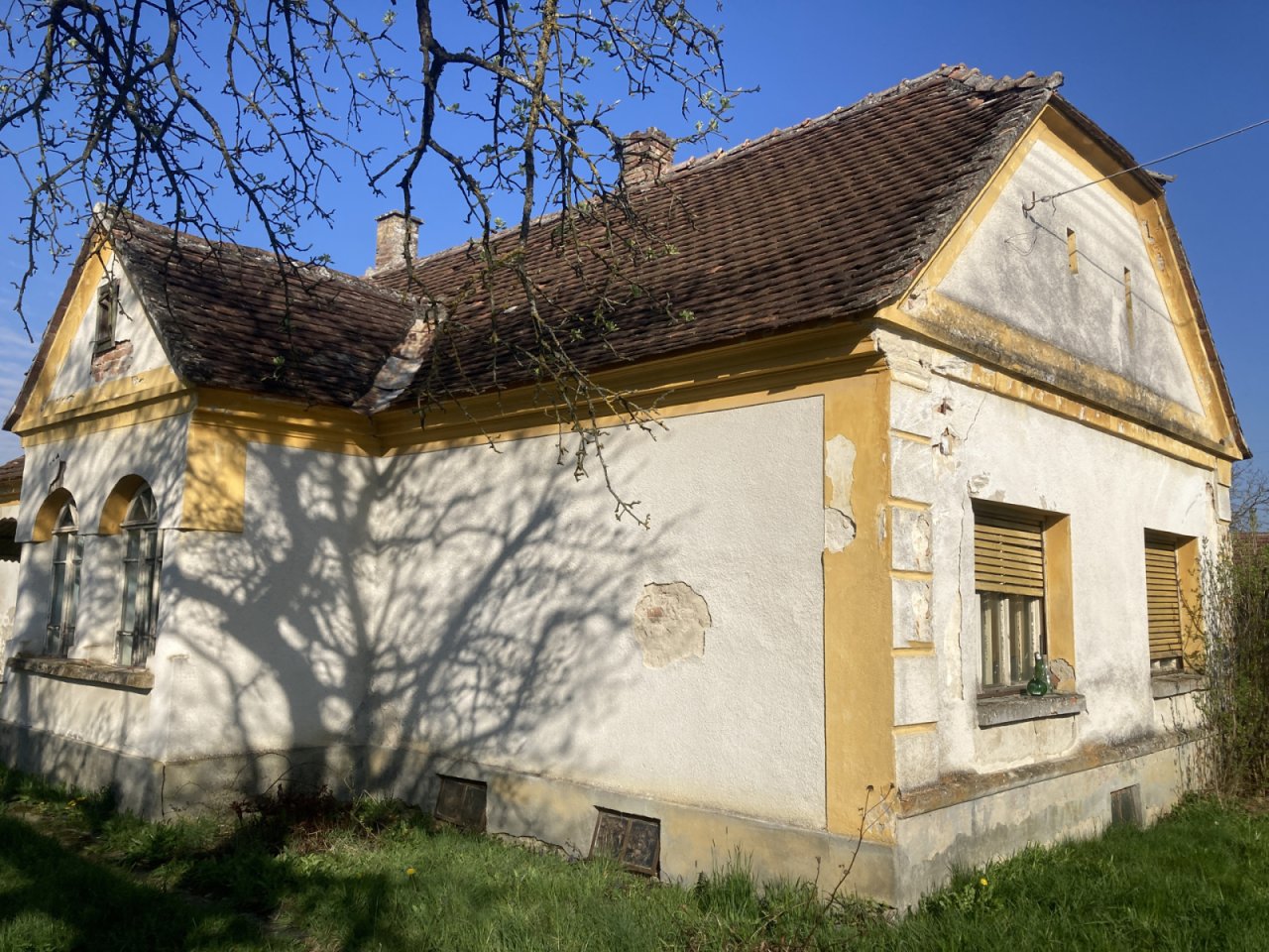 (ACA) Renovierungsbedürftiges Haus mit großem Grundstück &amp; Scheune (IMM529)