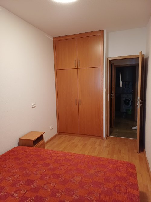 (AAB) Renovierte, möbilierte Wohnung im ersten Stock (KK025)