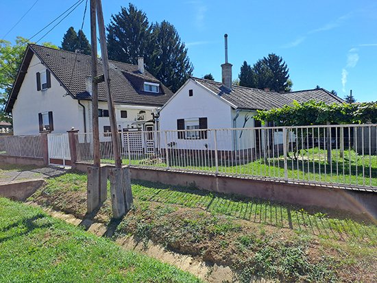 (AAA) Zweigenerationenhaus + Studio-Apartment Nähe Österreich