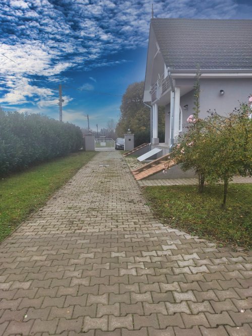 (AAA) Großes gepflegtes Familienhaus / Pension / Wohngemeinschaft (KK038)