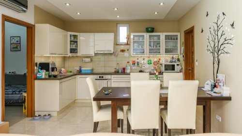 (AAA) Schickes Einfamilienhaus in ruhiger Lage bei Héviz (33859)