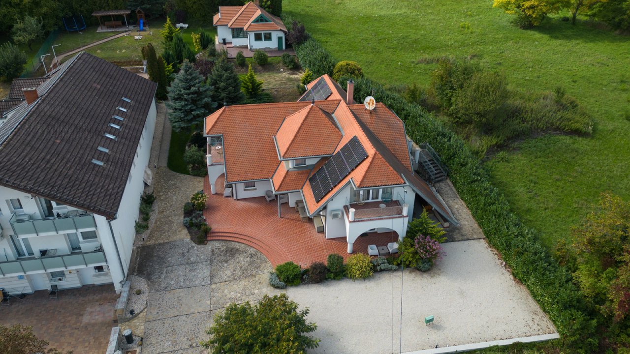 (AAA) Schönes Anwesen mit Ferienwohnungen oder Mehrgenerationenhaus (33863)