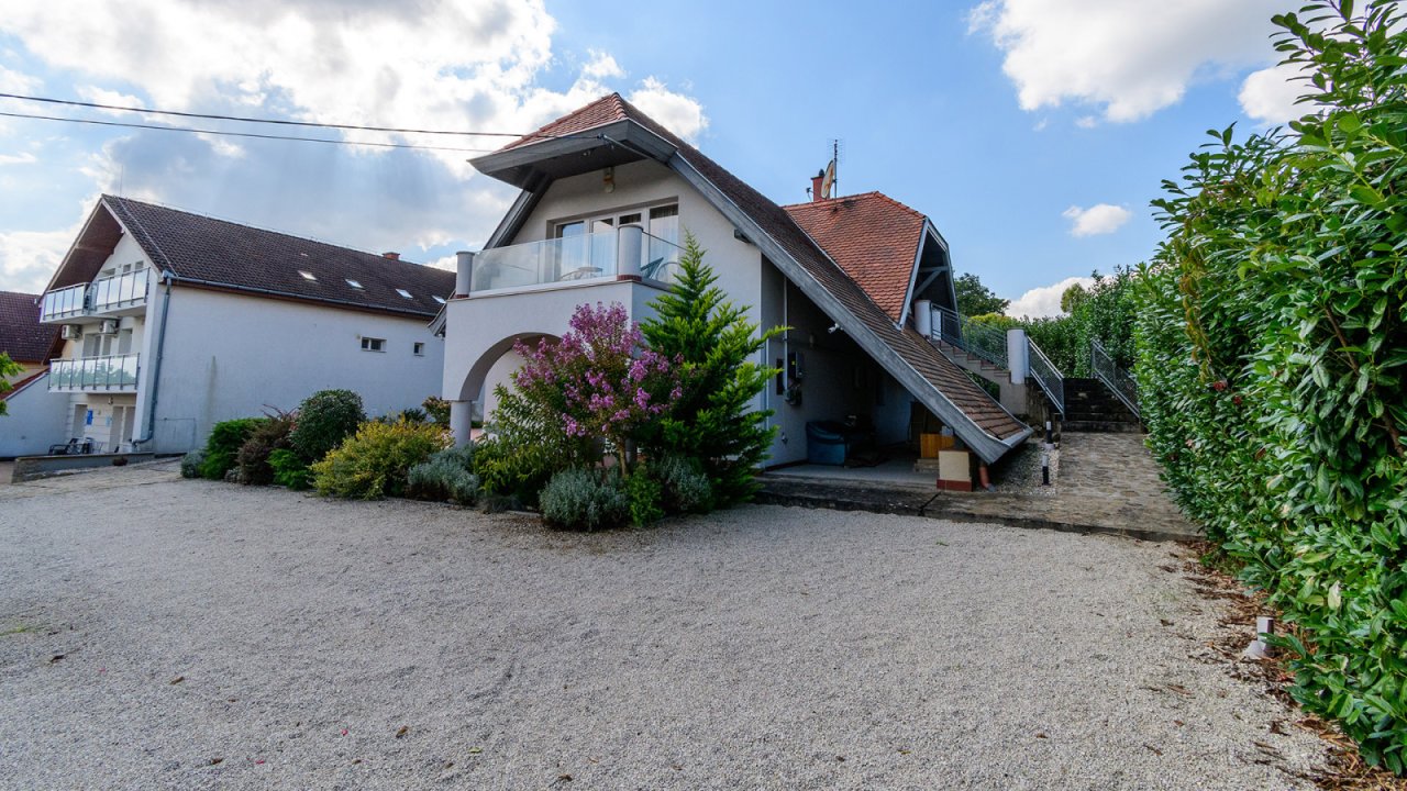 (AAA) Schönes Anwesen mit Ferienwohnungen oder Mehrgenerationenhaus (33863)