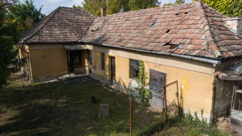 (A-A) Bau-Grundstück im Westen von Héviz (77590)
