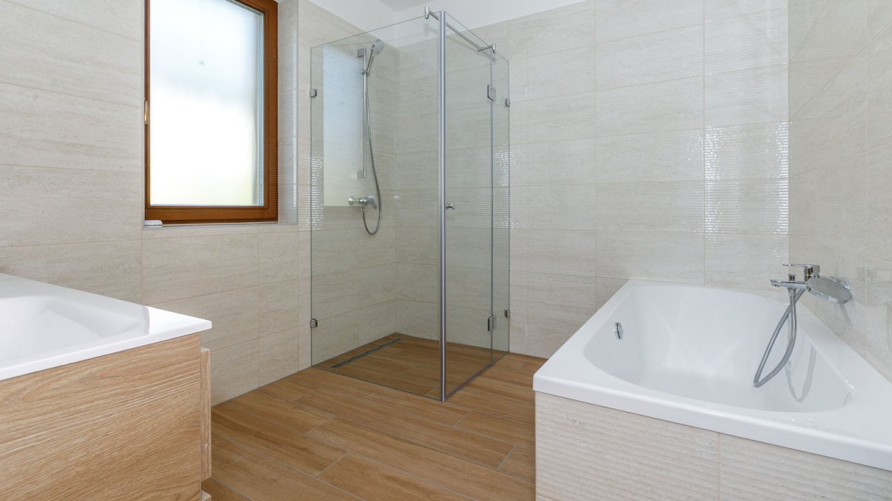 (AAA) Modernes Einfamilienhaus mit Nähe zum Balaton (33856)