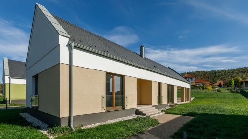 (AAA) Modernes Einfamilienhaus mit Nähe zum Balaton (33856)