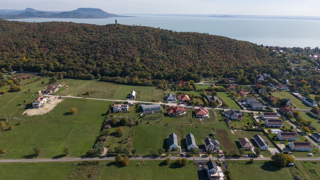 (AAA) Modernes Einfamilienhaus mit Nähe zum Balaton (33856)