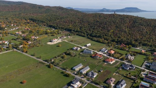 (AAA) Modernes Einfamilienhaus mit Nähe zum Balaton (33856)