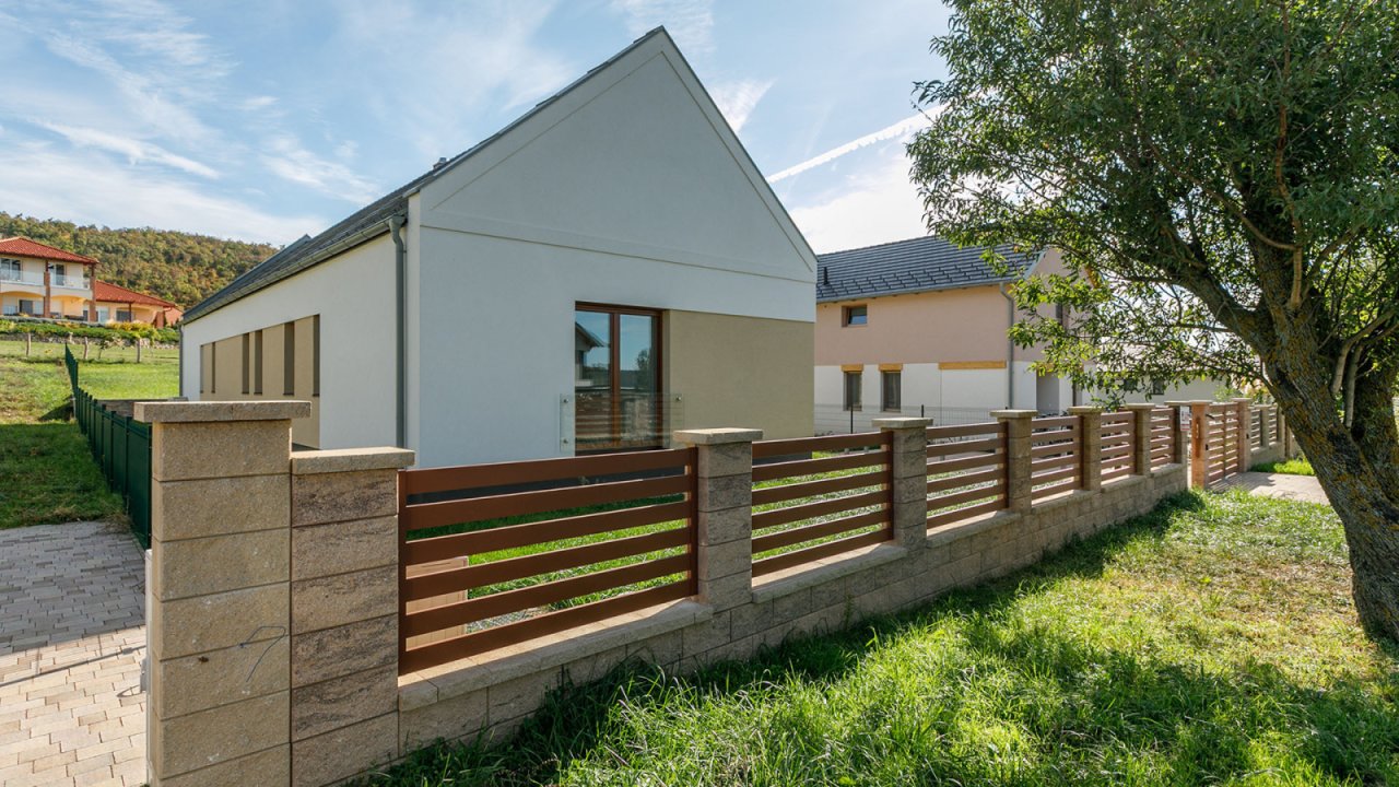 (AAA) Modernes Einfamilienhaus mit Nähe zum Balaton (33856)