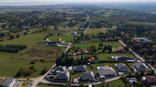 (AAA) Bungalow mit Panoramablick auf den Balaton (33500)