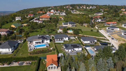 (AAA) Bungalow mit Panoramablick auf den Balaton (33500)