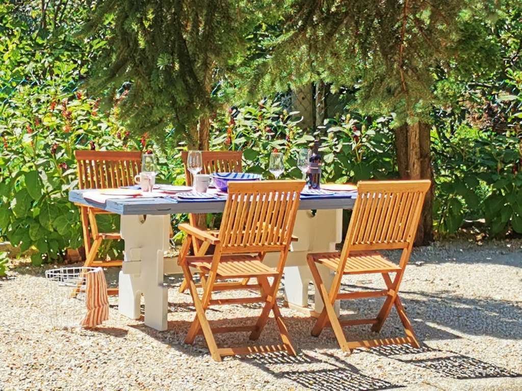 (AAA) Entzückendes Haus Nähe Österreich mit großem Garten, Brunnen &amp; Nebengebäuden
