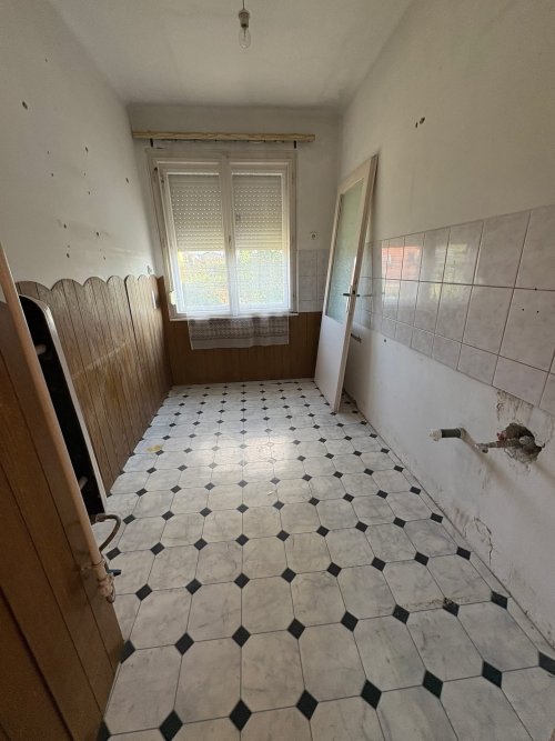 (ABB) Sanierungsbedürftige Wohnung im Stadtzentrum von Nagykanizsa (HIL05)