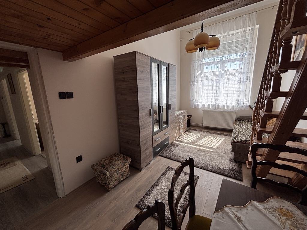(BBB) Geräumige, helle und renovierte Maisonette-Wohnung