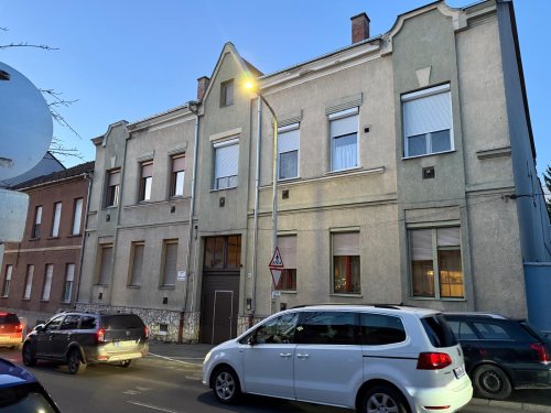 (BBB) Geräumige, helle und renovierte Maisonette-Wohnung (HIL06)
