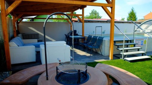 (AAA) Luxuriöses Familienhaus in unmittelbarer Nähe des Balaton-Ufers, auch als Apartmenthaus nutzbar (KK043)