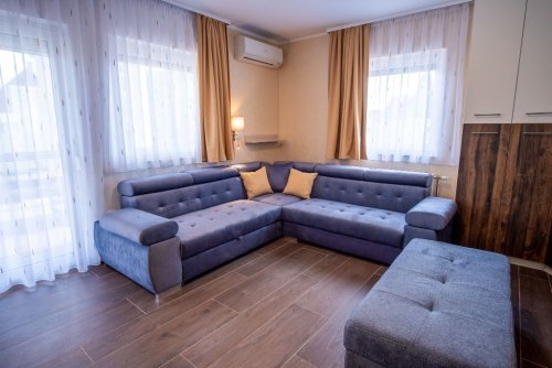 (AAA) Luxuriöses Familienhaus in unmittelbarer Nähe des Balaton-Ufers, auch als Apartmenthaus nutzbar (KK043)
