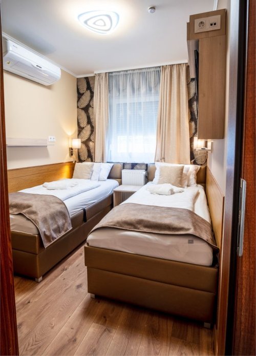 (AAA) Luxuriöses Familienhaus in unmittelbarer Nähe des Balaton-Ufers, auch als Apartmenthaus nutzbar (KK043)
