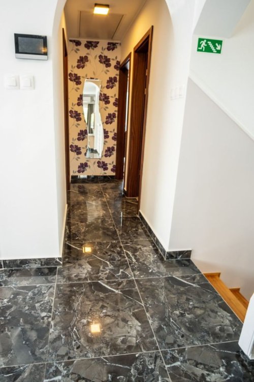 (AAA) Luxuriöses Familienhaus in unmittelbarer Nähe des Balaton-Ufers, auch als Apartmenthaus nutzbar (KK043)