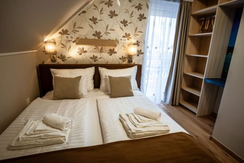 (AAA) Luxuriöses Familienhaus in unmittelbarer Nähe des Balaton-Ufers, auch als Apartmenthaus nutzbar (KK043)