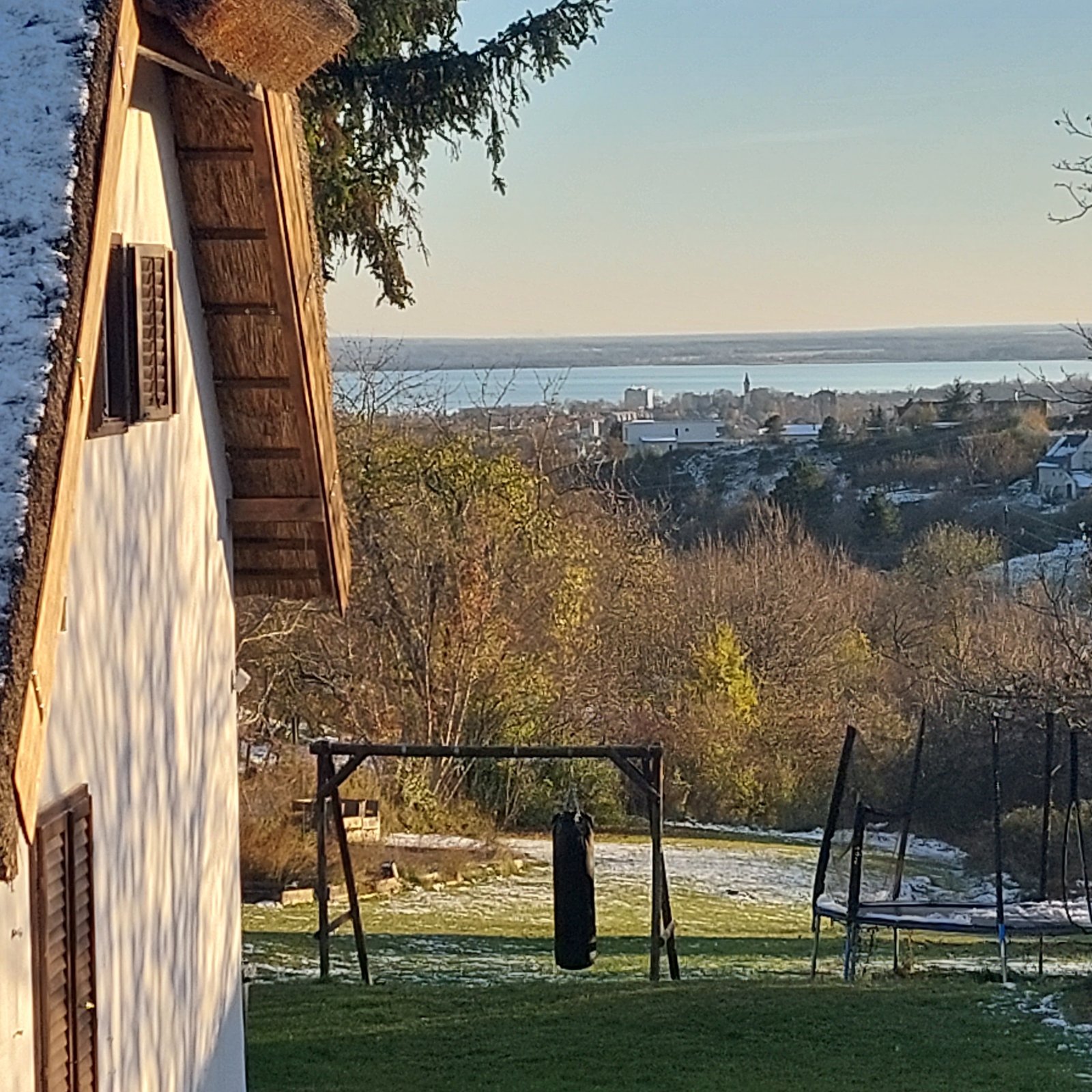(AAA) Traumhaftes Anwesen für 2 Familien am Nordufer mit Balatonblick