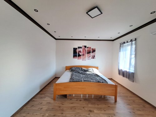 (AAA) Mehrgenerationenhaus mit schönem Grundstück (SIK06)