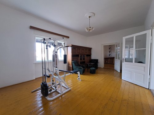 (AAA) Mehrgenerationenhaus mit schönem Grundstück (SIK06)