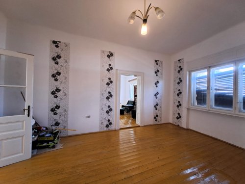(AAA) Mehrgenerationenhaus mit schönem Grundstück (SIK06)