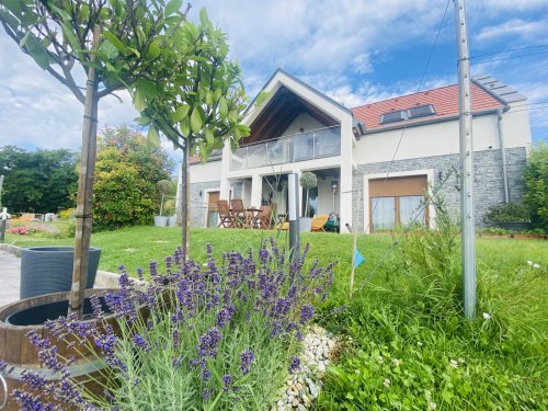 (AAA) Wunderschönes Landhaus / Apartmenthaus mit Panoramablick auf den Balaton (IN9276)