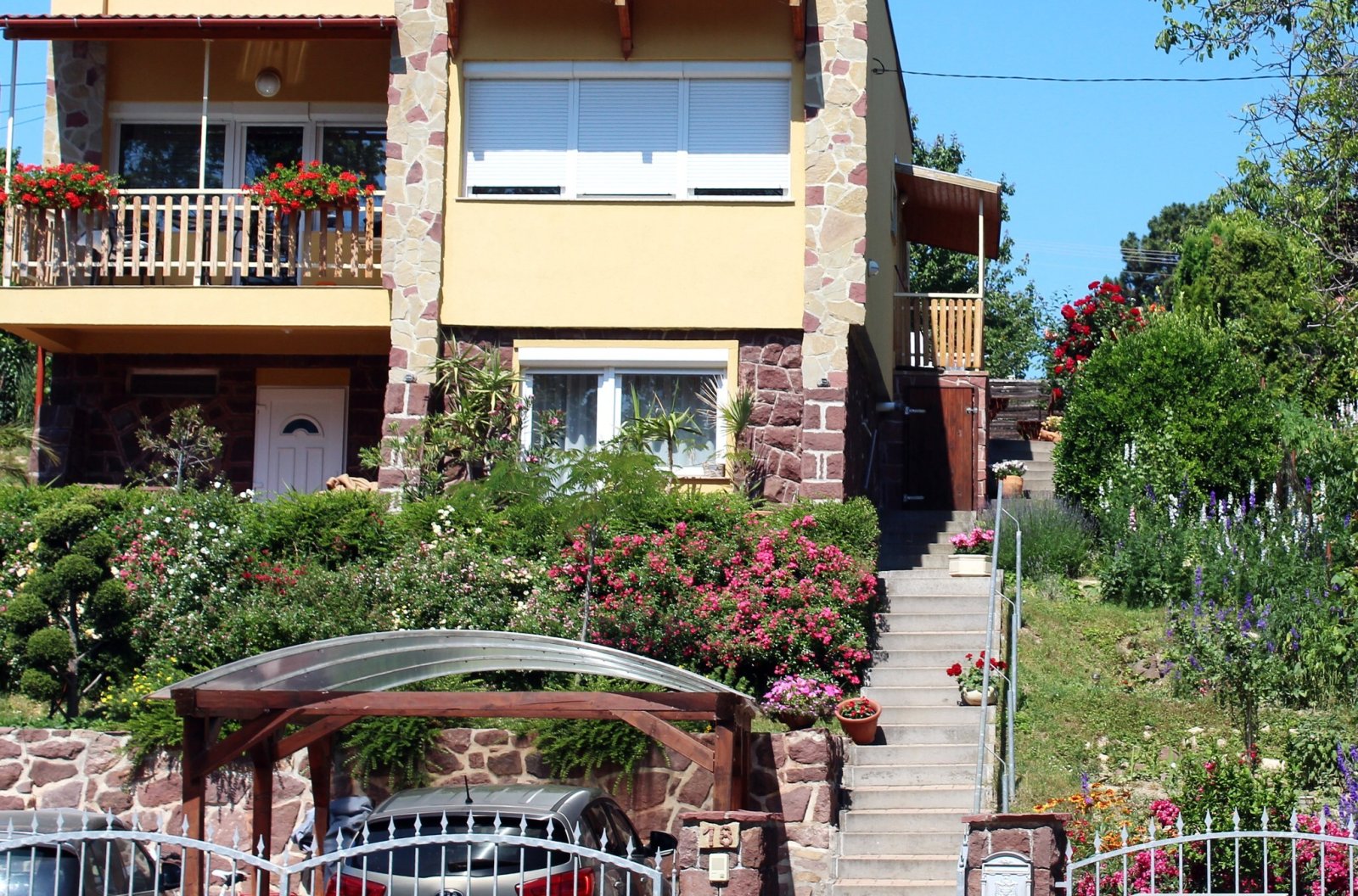 (AAA) Landhaus am Balaton mit Panoramablick für zwei Generationen