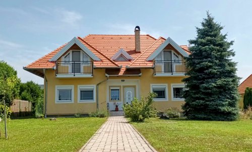 (AAA) Anspruchsvolles, zentral gelegenes Einfamilienhaus in excellentem Zustand (HGY8692)