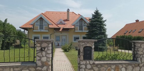 (AAA) Anspruchsvolles, zentral gelegenes Einfamilienhaus in excellentem Zustand (HGY8692)