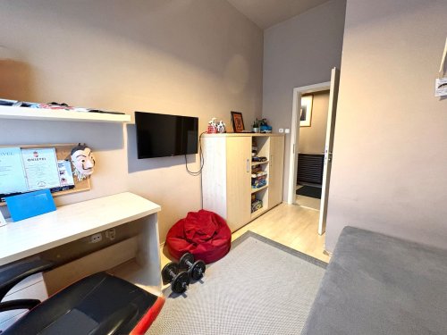 (AAA) Großzügiges Zweifamilienhaus in guter Wohngegend (HIL12)