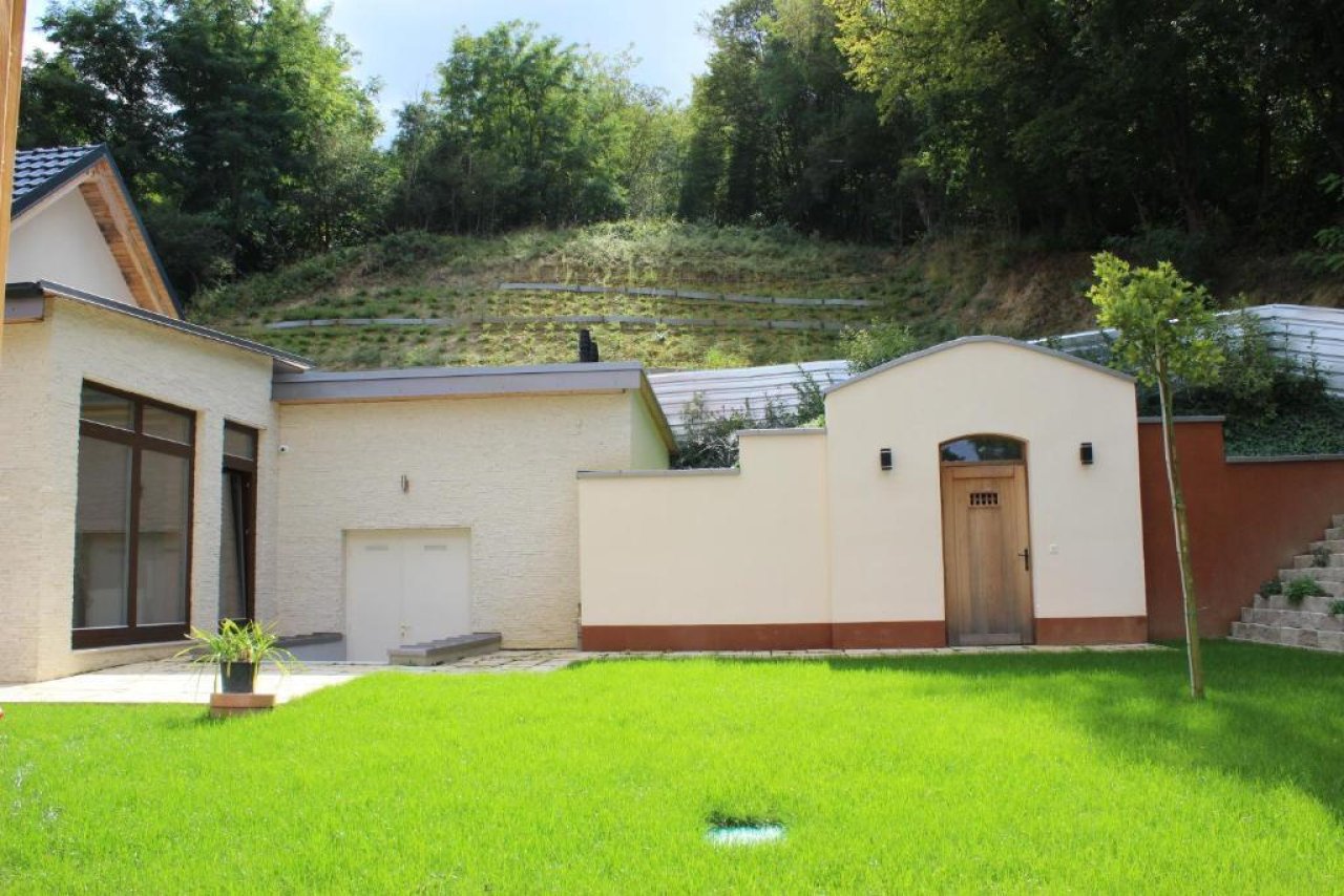 (AAA) Luxuriöses Seminar- oder Familienhaus mit Wellnessoase bei Österreich (IMM532)