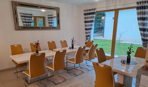 (AAA) Luxuriöses Seminar- oder Familienhaus mit Wellnessoase bei Österreich (IMM532)