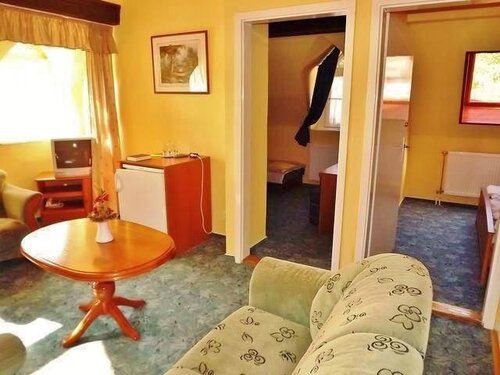 (ACA) 2 Hotels mit Konferenzsaal, Reithalle, Thermalbrunnen und vielen weiteren Extras (FER2207-2)