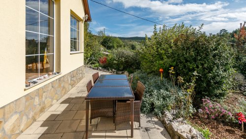 (BAA) Familienhaus mit fantastischem Grundstück und Panoramablick (33502-3)