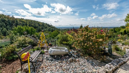 (BAA) Familienhaus mit fantastischem Grundstück und Panoramablick (33502-3)