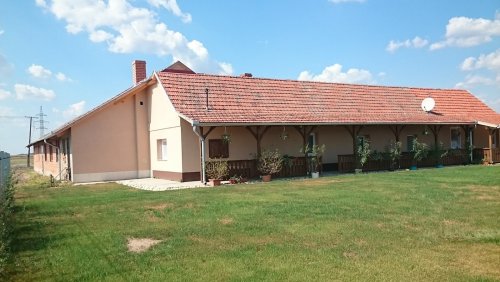 (ABA) Tanya für Tierhaltung inkl. 3 Studio-Apartments (FB0101)