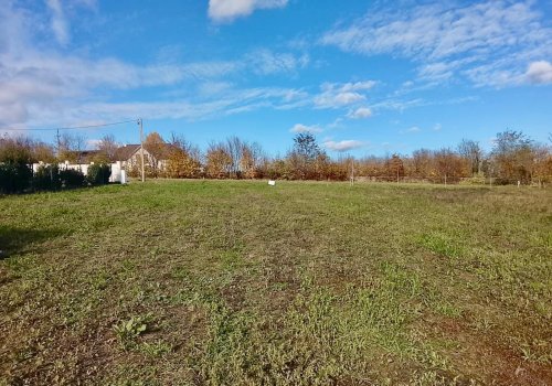 (A-A) Baugrundstück mit Panoramablick auf den Plattensee (BI4987)
