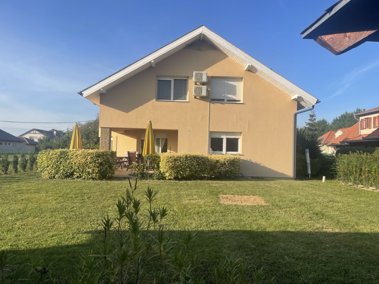 (AAA) Luxushaus für zwei Generationen am Balaton (KE07)